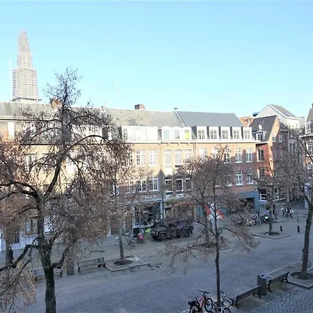 Historic City Centre - Vrijdagmarkt 18 C1 *